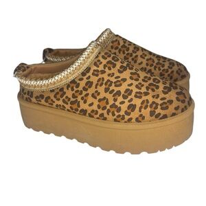 Olivia & Kate Leopard Print Platform Clogs Size 7.5 NWT